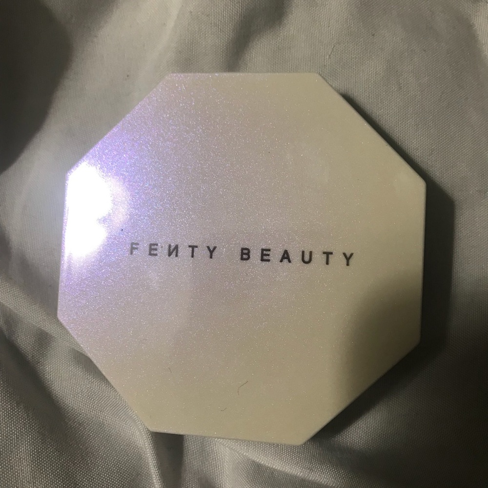 Fenty highlighter